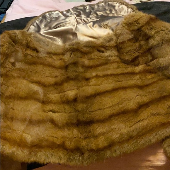 Mink fitted shoulder stole w pockets. - Picture 3 of 6